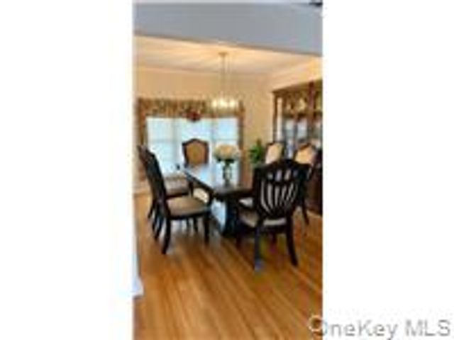 25 Reed Lane, Westbury, NY 11590