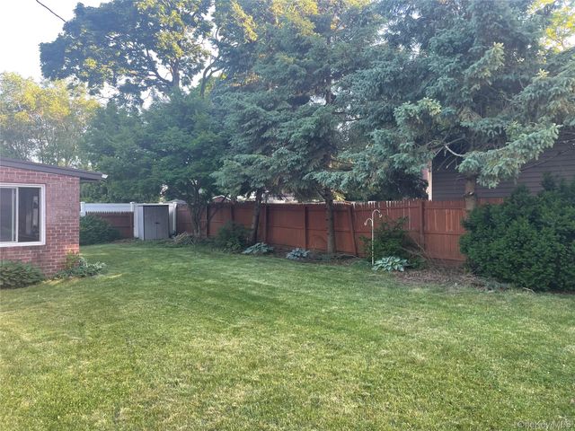 25 Reed Lane, Westbury, NY 11590