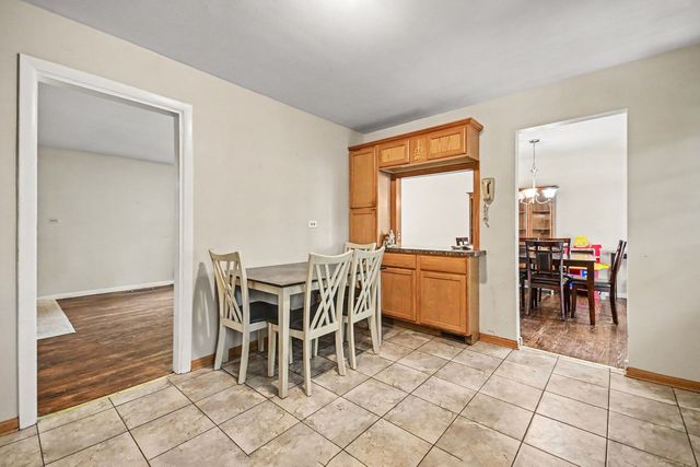 906 N Rainbow Drive, Glenwood, IL 60425