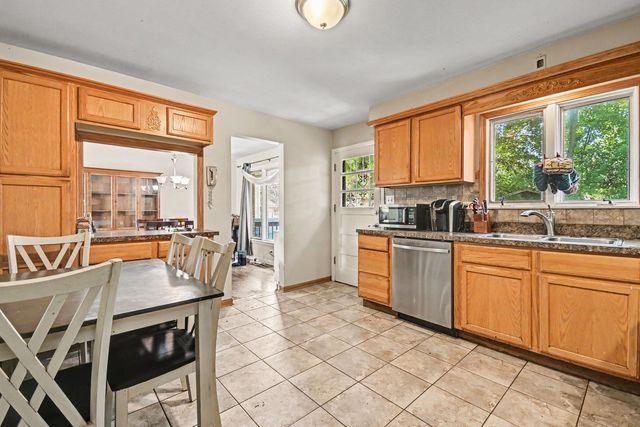 906 N Rainbow Drive, Glenwood, IL 60425