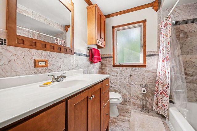 906 N Rainbow Drive, Glenwood, IL 60425