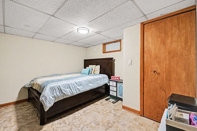 906 N Rainbow Drive, Glenwood, IL 60425