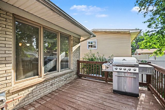 906 N Rainbow Drive, Glenwood, IL 60425