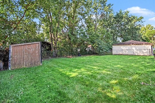 906 N Rainbow Drive, Glenwood, IL 60425