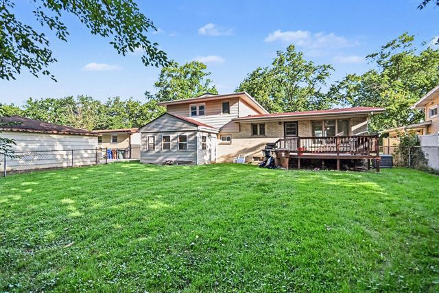 906 N Rainbow Drive, Glenwood, IL 60425