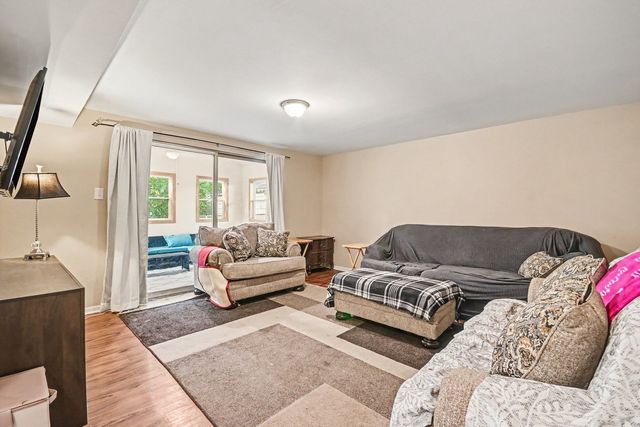 906 N Rainbow Drive, Glenwood, IL 60425