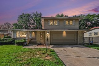906 N Rainbow Drive, Glenwood, IL 60425