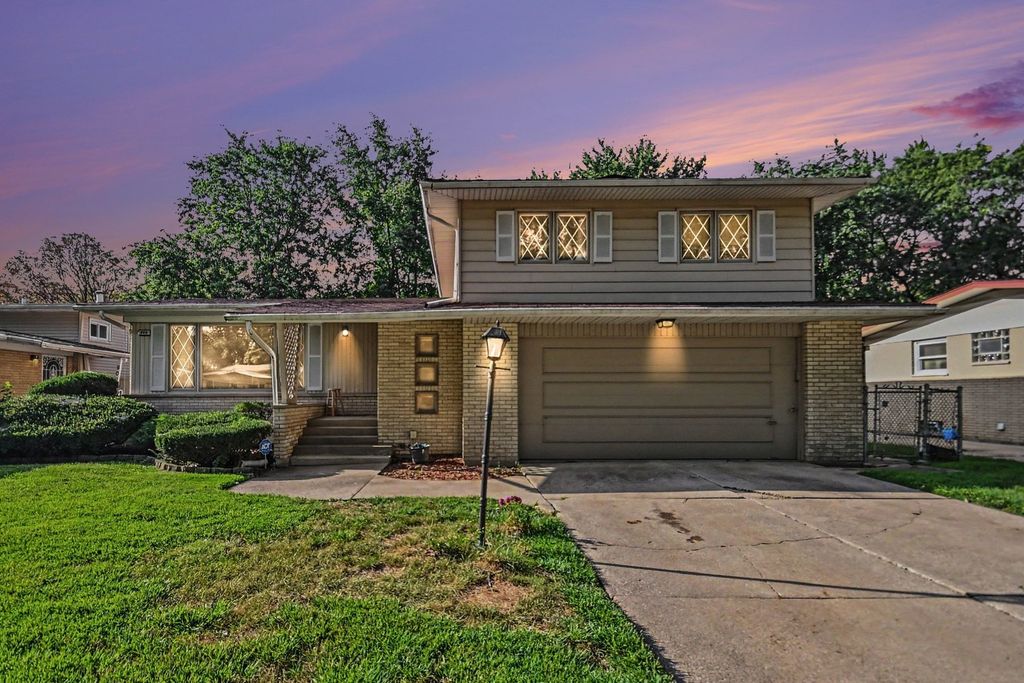 906 N Rainbow Drive, Glenwood, IL 60425