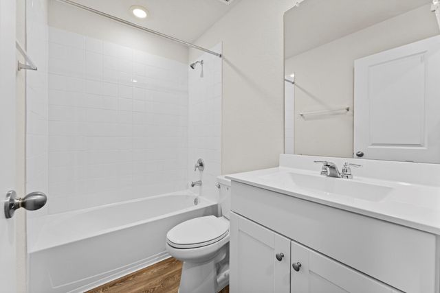 401 Wild Goose DR, Luling, TX 78648