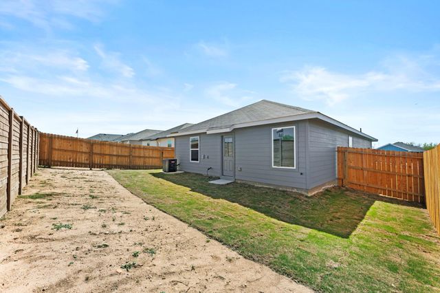 401 Wild Goose DR, Luling, TX 78648