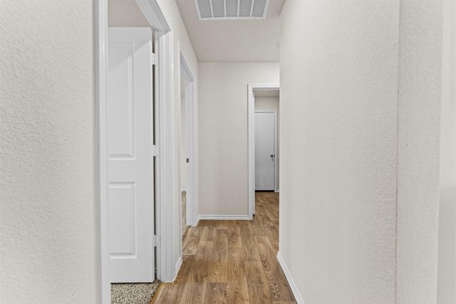 401 Wild Goose DR, Luling, TX 78648