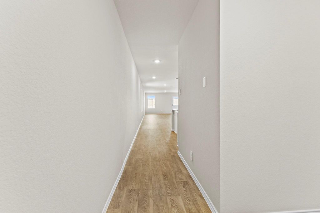 401 Wild Goose DR, Luling, TX 78648