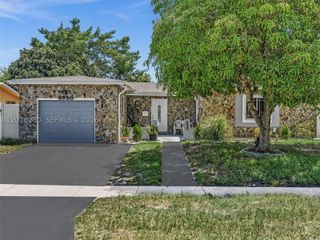 6520 SW 7th Ct, North Lauderdale, FL 33068