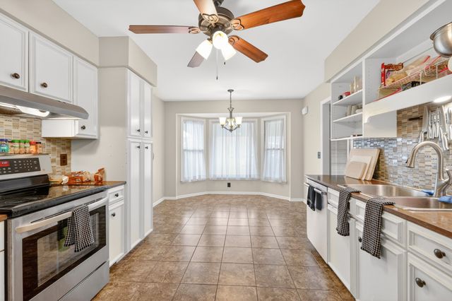 2143 River Chase Dr, Murfreesboro, TN 37128