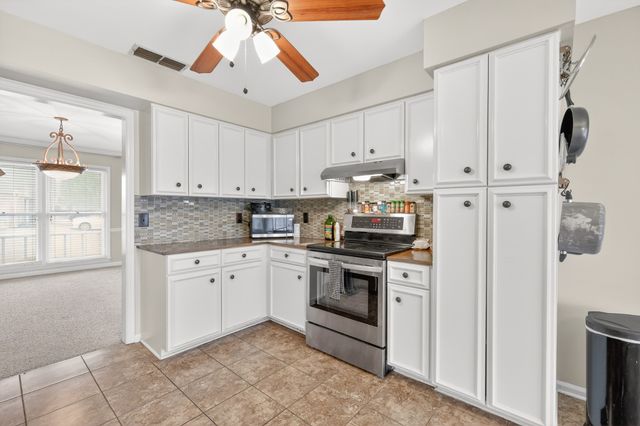 2143 River Chase Dr, Murfreesboro, TN 37128