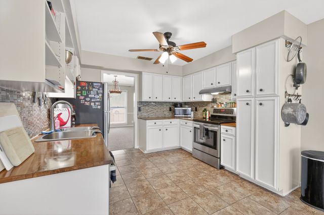 2143 River Chase Dr, Murfreesboro, TN 37128