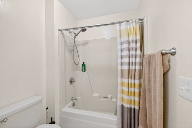 2143 River Chase Dr, Murfreesboro, TN 37128