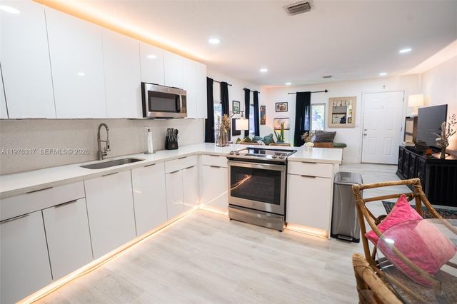 8012 NW 10th Ct, Miami, FL 33150