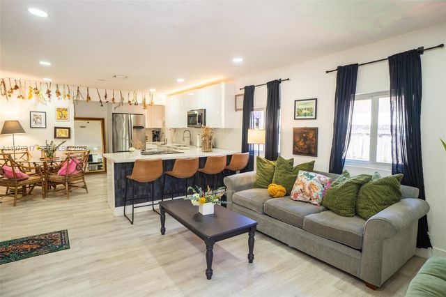 8012 NW 10th Ct, Miami, FL 33150