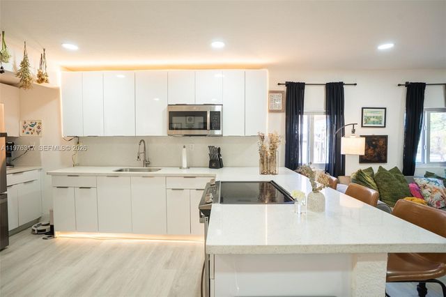 8012 NW 10th Ct, Miami, FL 33150