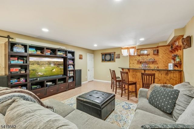 25 Page Dr, Oakland Boro, NJ 07436