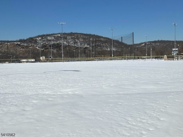 25 Page Dr, Oakland Boro, NJ 07436