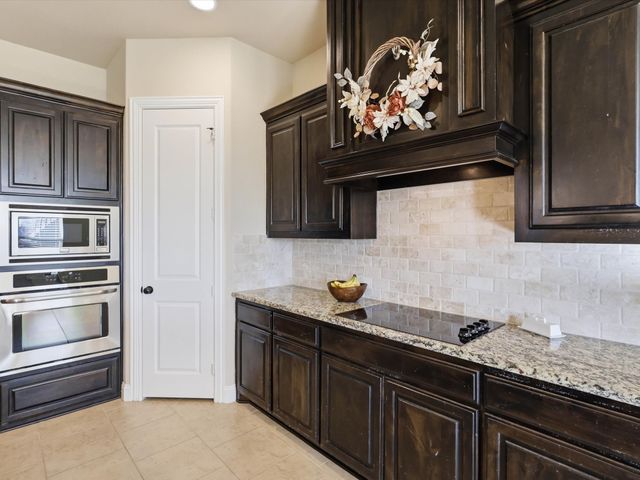 1114 Texanna Trail, Midlothian, TX 76065