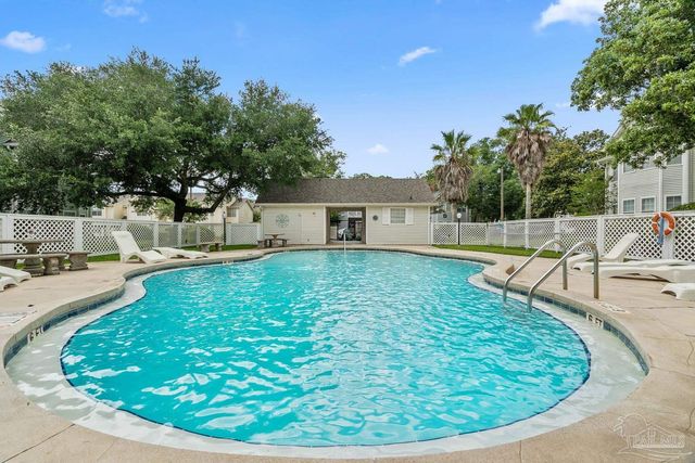 601 E Burgess Rd H-3, Pensacola, FL 32504