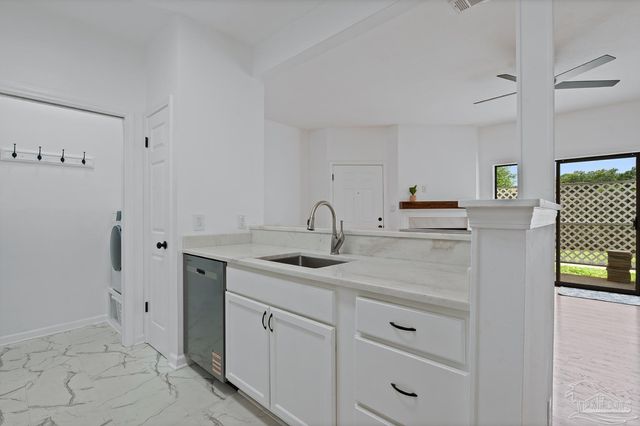 601 E Burgess Rd H-3, Pensacola, FL 32504
