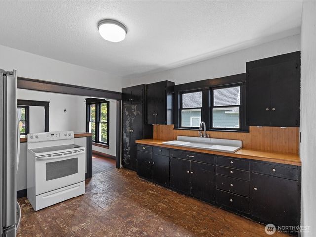 1218 E Marine View Drive, Everett, WA 98201