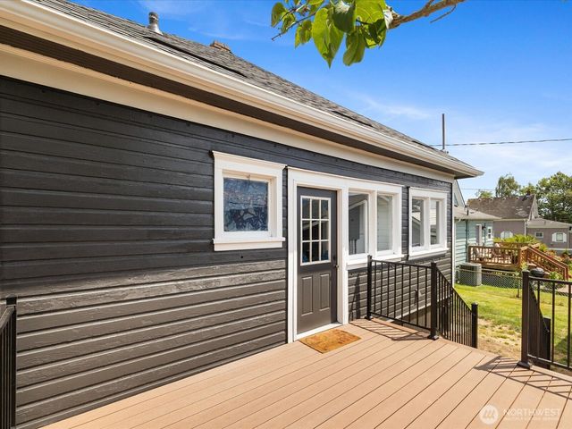 1218 E Marine View Drive, Everett, WA 98201
