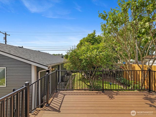 1218 E Marine View Drive, Everett, WA 98201