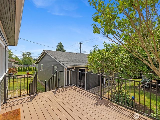 1218 E Marine View Drive, Everett, WA 98201
