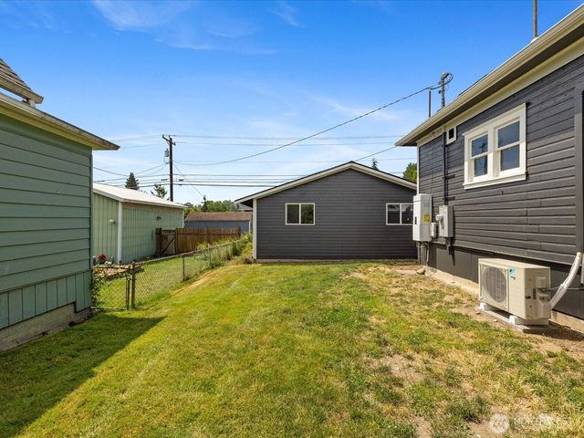 1218 E Marine View Drive, Everett, WA 98201