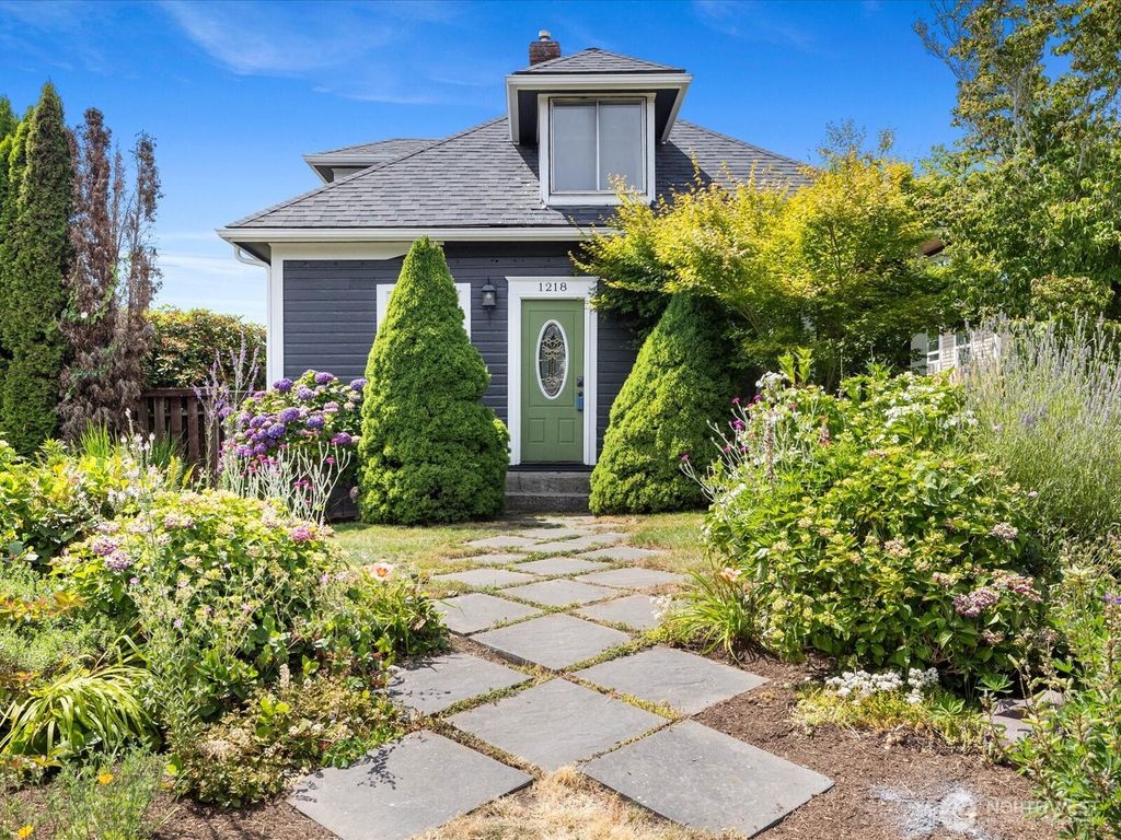 1218 E Marine View Drive, Everett, WA 98201