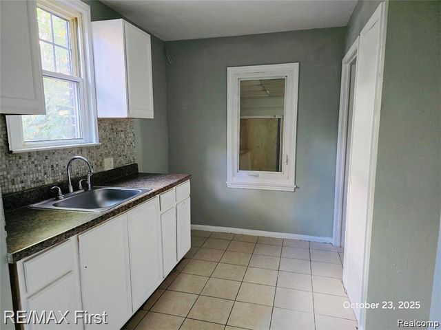 11466 Somerset Avenue, Detroit, MI 48224