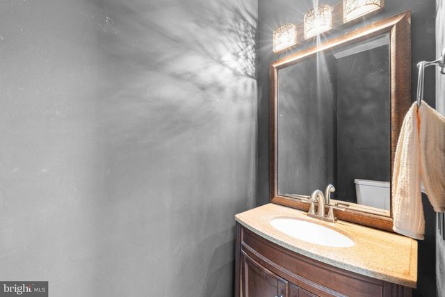 87 WINDINGBROOK RD, Bordentown, NJ 08505