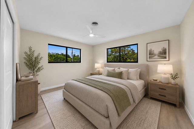 127 Calle Largo Drive, Hollywood, FL 33021