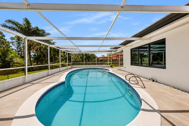 127 Calle Largo Drive, Hollywood, FL 33021