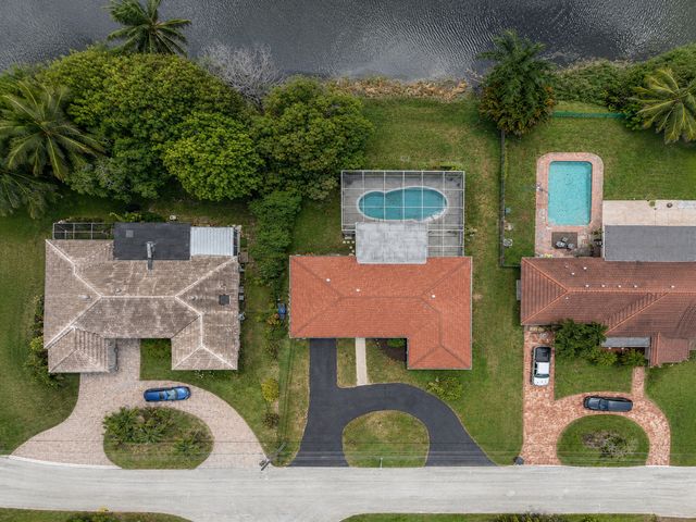 127 Calle Largo Drive, Hollywood, FL 33021