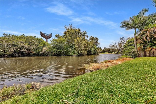 127 Calle Largo Drive, Hollywood, FL 33021