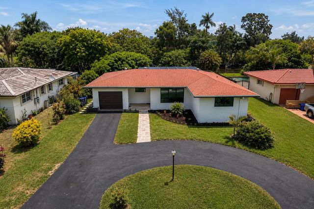 127 Calle Largo Drive, Hollywood, FL 33021