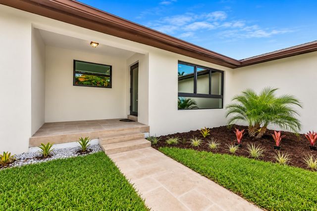 127 Calle Largo Drive, Hollywood, FL 33021