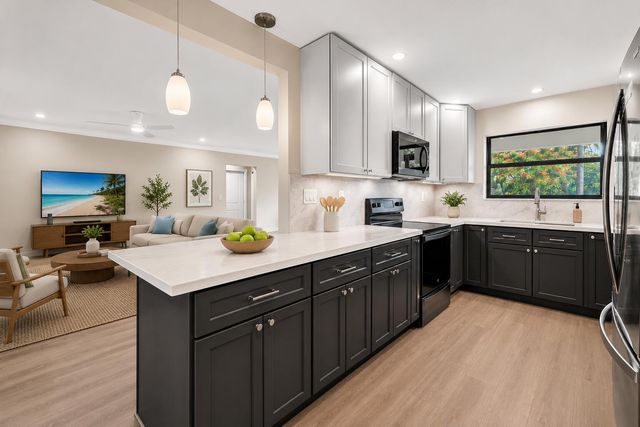 127 Calle Largo Drive, Hollywood, FL 33021