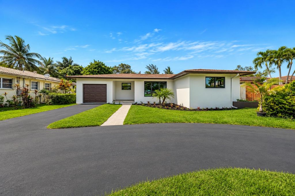127 Calle Largo Drive, Hollywood, FL 33021