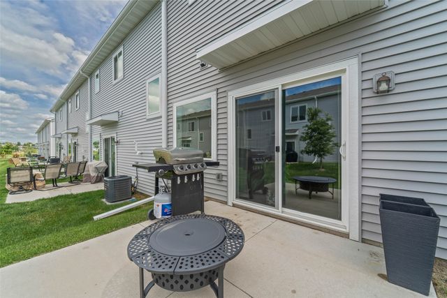 717 Greenwell Place, Norwalk, IA 50211