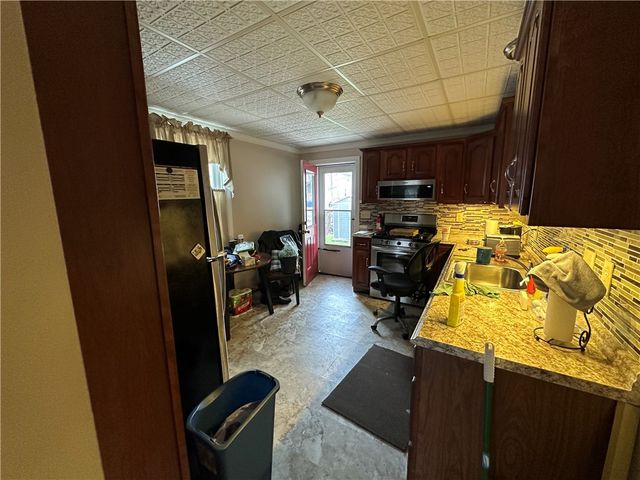 320 Raymond St, Swissvale, PA 15218