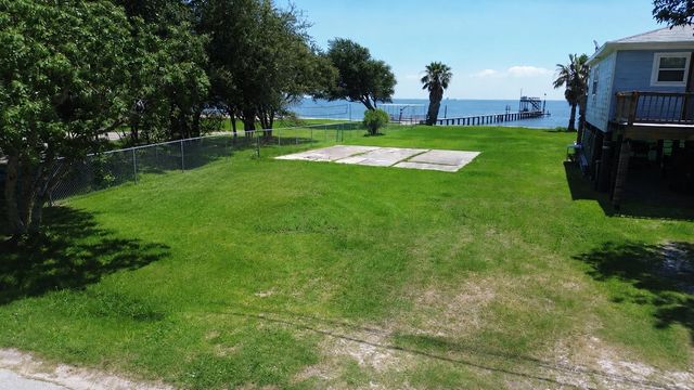 915 5th Street, Dickinson, TX 77539