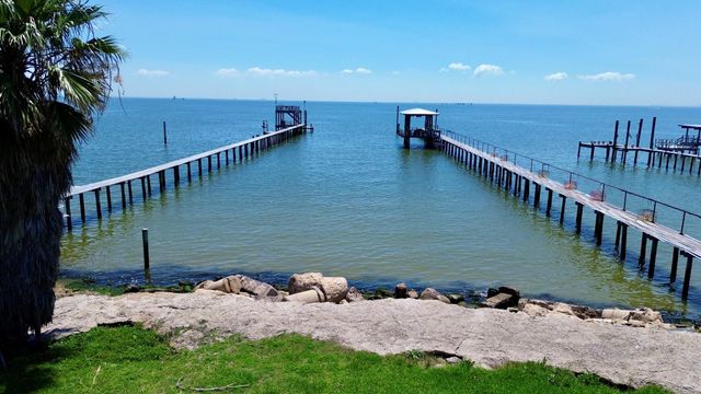 915 5th Street, Dickinson, TX 77539