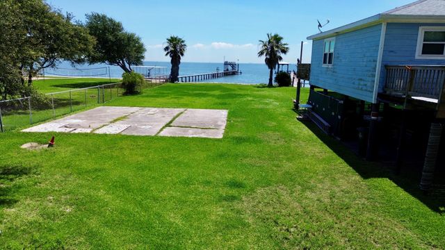 915 5th Street, Dickinson, TX 77539